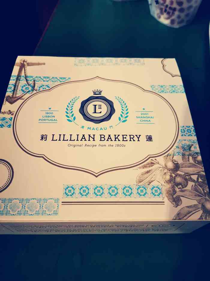 莉lillian bakery莲(汇金店"以前很喜欢吃他们家的吐司面包,中间是