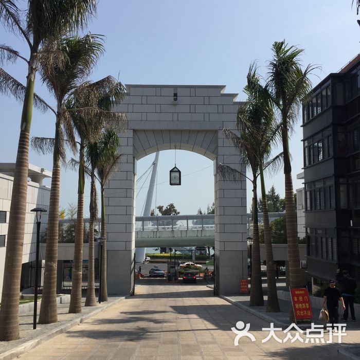 厦门大学白城校门