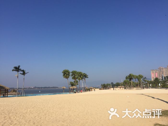 沙滩公园停车场图片 - 第1张