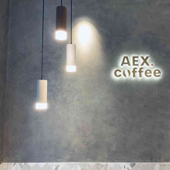 aex.coffee(国际大厦店"新一城地下室,环境为嘈杂,品种不多.本以.