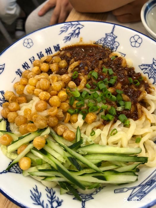 茶悦笼蟹黄汤包(万达茂店)特色酱香拌面图片