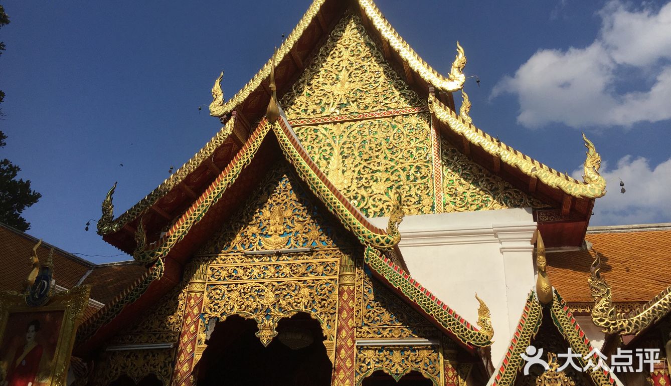 泰国清迈双龙寺是非常值得一去的景点寺建在山上