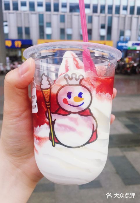 蜜雪冰城新鲜冰淇淋·茶饮(万达店)草莓雪王大圣代图片