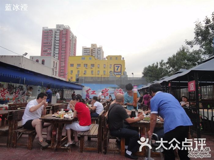 红岩海鲜美食广场_上汽依维柯红岩_红岩海鲜大排挡(4)