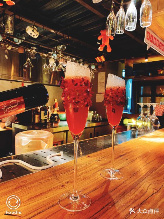 胡桃里音乐酒馆(华熙店)红唇鸡尾酒图片