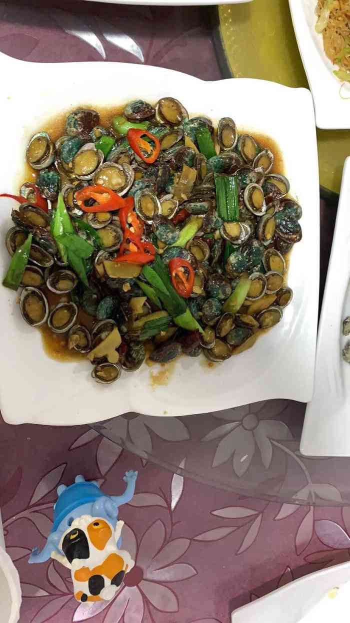 辉煌海鲜餐厅"来漳州港玩,路边看到路牌,想着说第一次来.