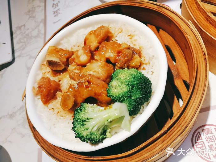 广御点(悦荟广场店)蒜香排骨饭图片