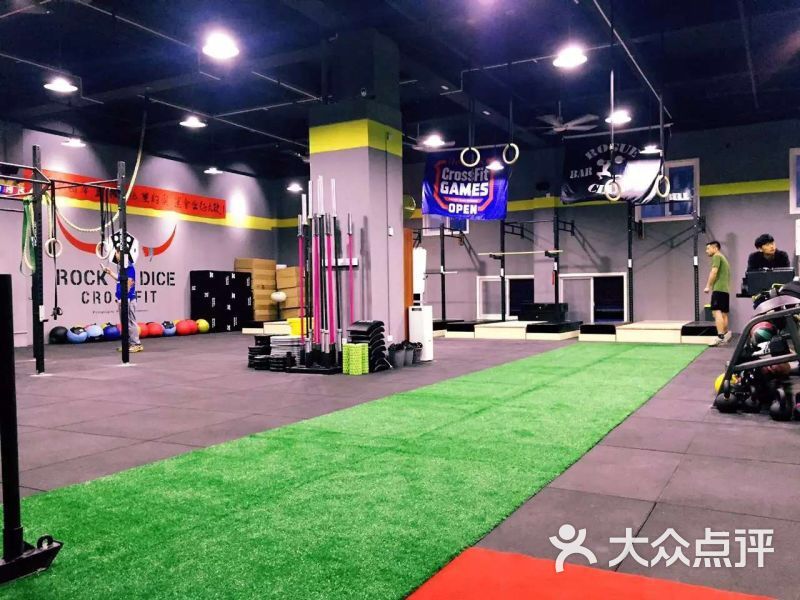 混合体能训练馆crossfit rock dice