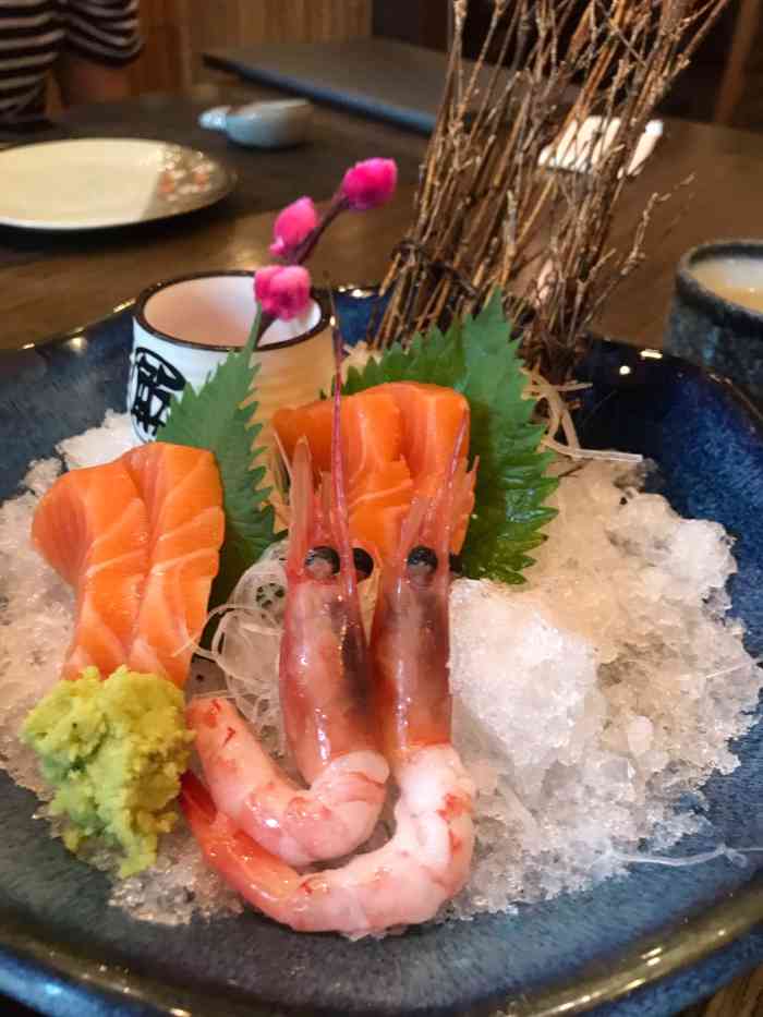 凤凰城·喜连川日本料理"新店,在美团买了2张代金劵去消费,周六晚.