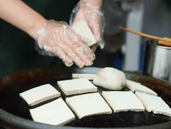 罗记荞灰手撕豆腐·糍粑包豆腐"为糍粑包豆干而来 但下午四点就没有