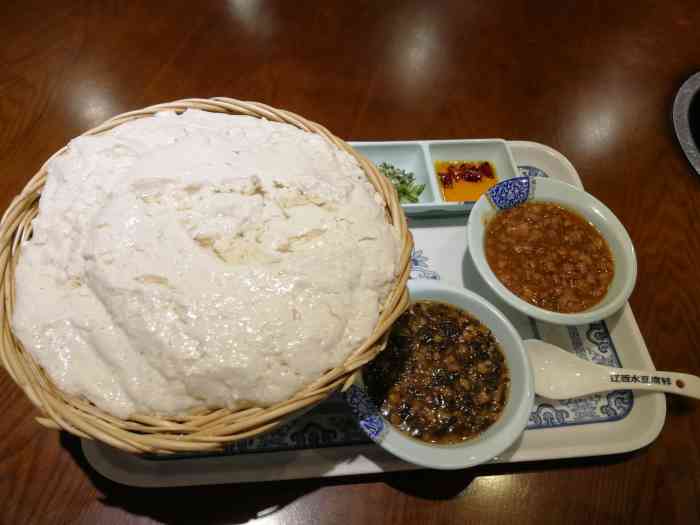 辽西水豆腐鲜-"口味咸鲜,水豆腐好吃,饭时人挺多.