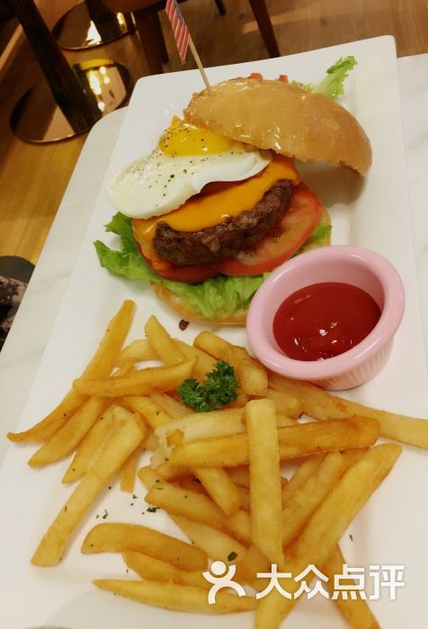 纽约客美式餐厅(新奥购物中心店)纽约客特级汉堡套餐图片 第1张