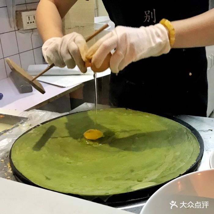 何太吉·煎饼果子(海防路店)菠菜煎饼果子图片