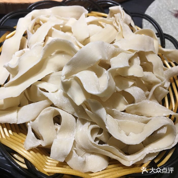 不万能先生老火锅·成都牛油火锅(下沙龙湖天街店)手工宽面图片