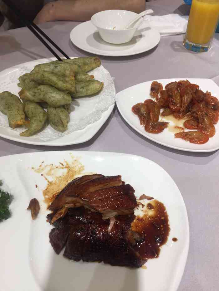 光明邨大酒家(汇阳店)-"老牌子饭店了呀 猪蹄阿 鱼干啊 酱鸭阿都.