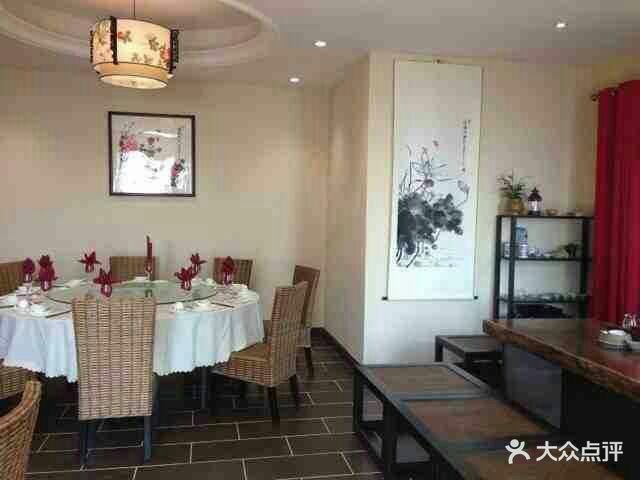 山崖边花椒鸡包房图片
