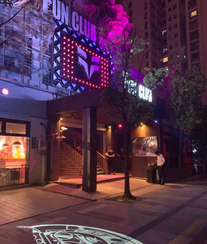 dna club电音派对酒吧-"一进店就感觉气氛很差,dj放的