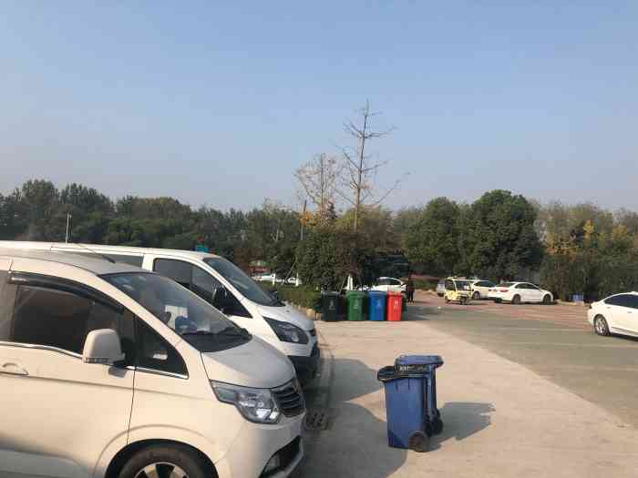 八卦洲服务区停车场-"**洲服务区是江北进入南京主城区的最后一.