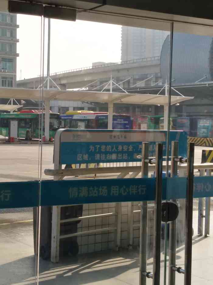 滘口(地铁站)-"滘口站,旁边就是滘口客运站为数不多的地.