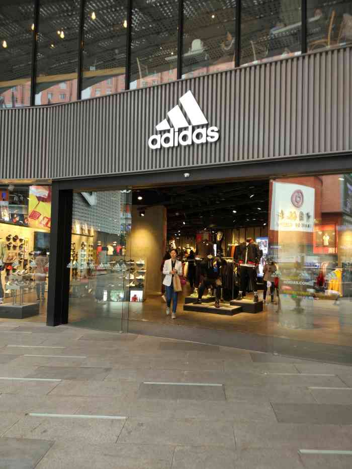 adidas(沙坪坝店)-"很大的一家阿迪店,一般来说 这种.
