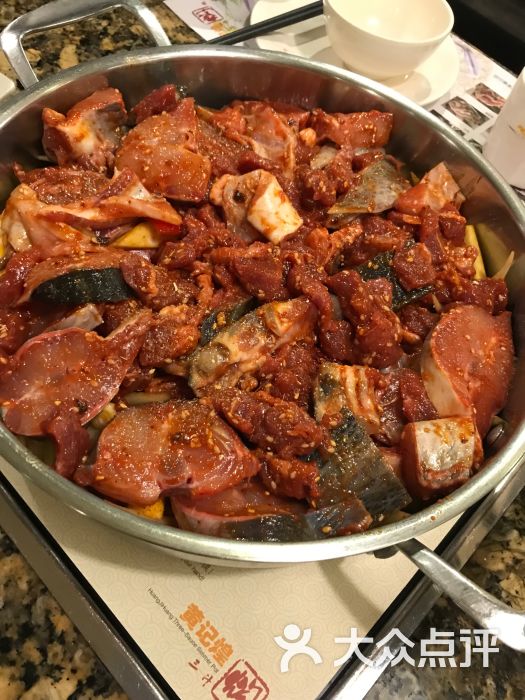 黄记煌三汁焖锅:现场看着材料入锅,调酱汁,感觉