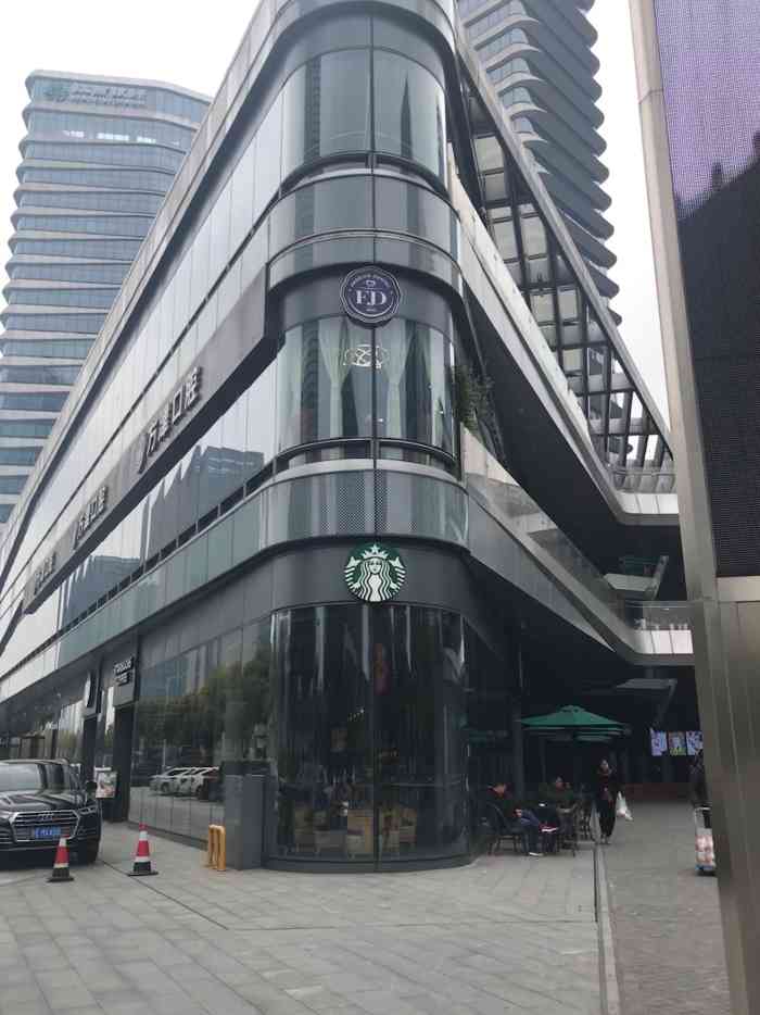 星巴克(苏州恒宇广场店)-"圆融大厦东门出来对面,隔条