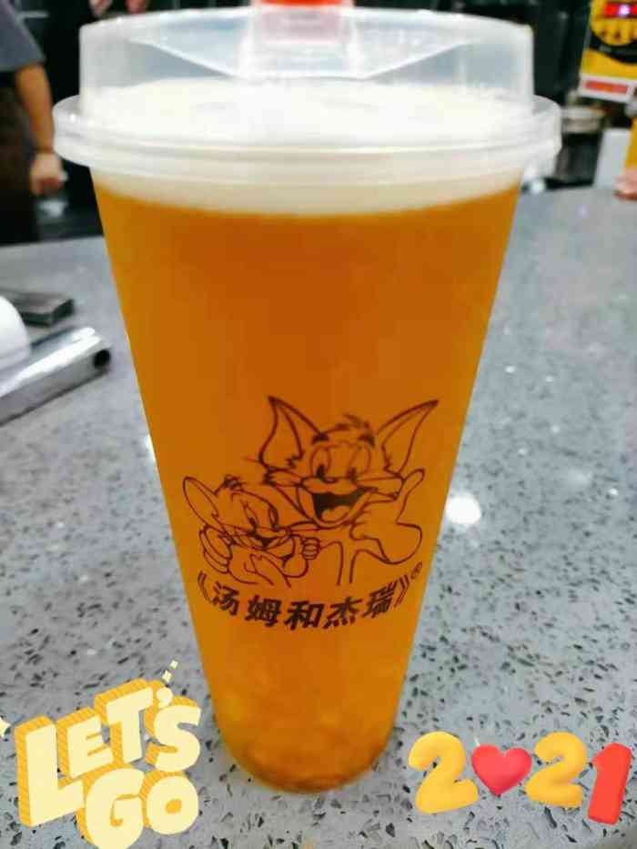 汤姆和杰瑞奶茶-"这家奶茶店就在那个秋千起头那儿,走到这边.