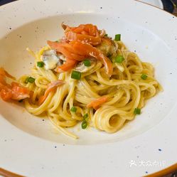 烟熏三文鱼奶油意大利面