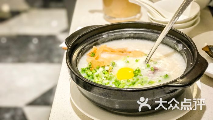 窝蛋牛肉粥