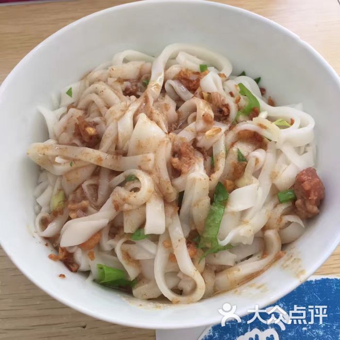 牛腩捞河粉