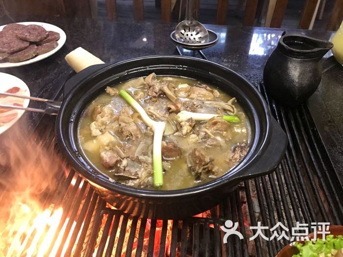 丽江有一锅黑山羊土鸡火锅(黑龙潭店)图片 第5张