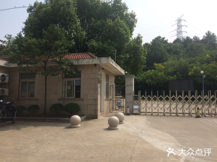 藏书中学图片
