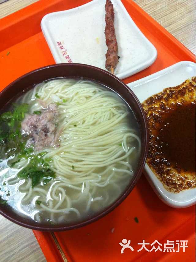 猪肘汤面
