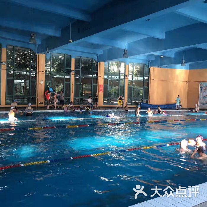 东外滩公寓健身游泳