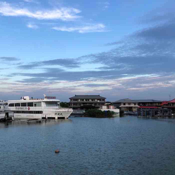 长荡湖名湖大酒店"更正一下,应该是名湖大酒店从长荡湖水街.