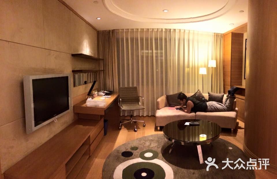 深圳福朋喜来登酒店套房客厅图片 第3张