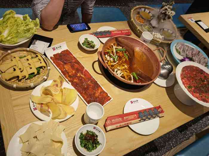 巡山令酸汤牛肉火锅(滨江天街店)