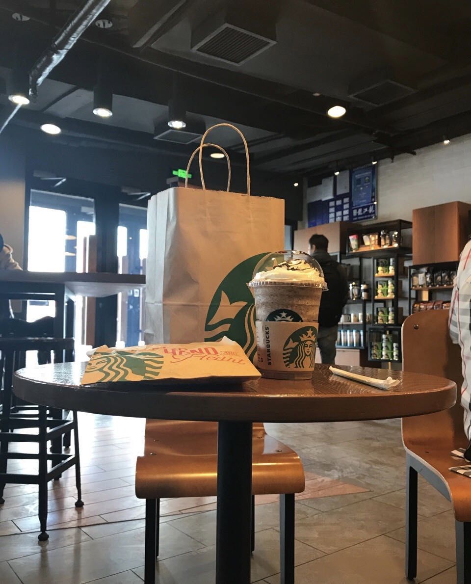 饮品由于逛街时买了星巴克冰摩卡就没在店里点