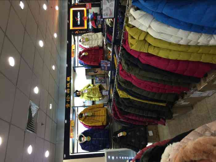 雪伦(新街口百货商场店)-"品牌的羽绒服.质量不错.手感很好. [调.