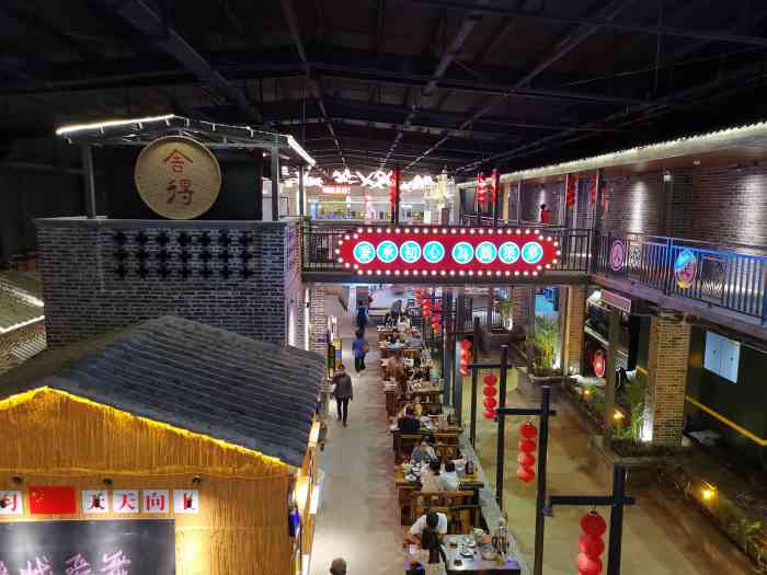环境在台山大江镇的鹅城下高速不远就到门口很多停车位看到大大的鹅城