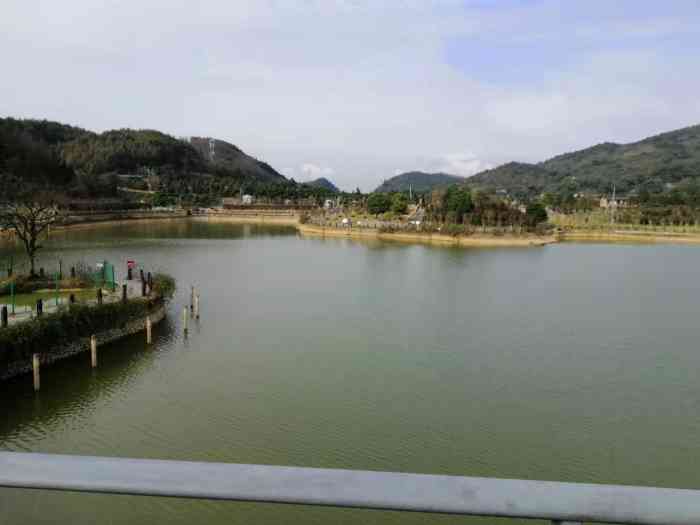 国际慢城太寺垭森林公园-"公园位于中梁山上面,是一个
