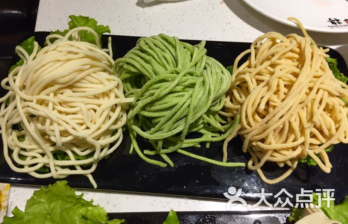 三色有机菜汁面