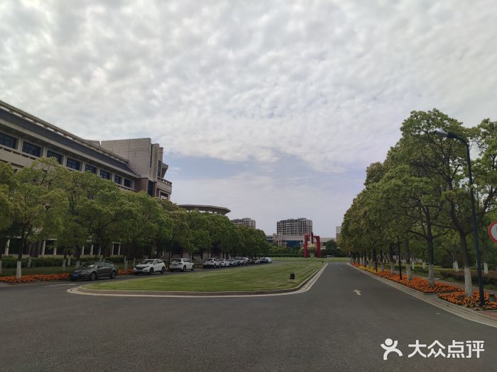 上海应用技术大学(奉贤校区)图片