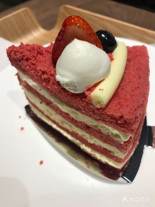 巴黎贝甜(宽窄巷子店)红丝绒草莓蛋糕图片 - 第3张