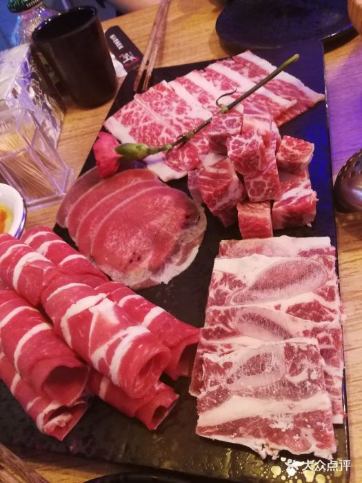 嘉忆新派精品火锅牛肉拼盘图片