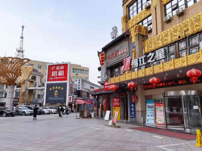 凤凰美食街-"芜湖凤凰美食街坐落于芜湖市中心繁华区