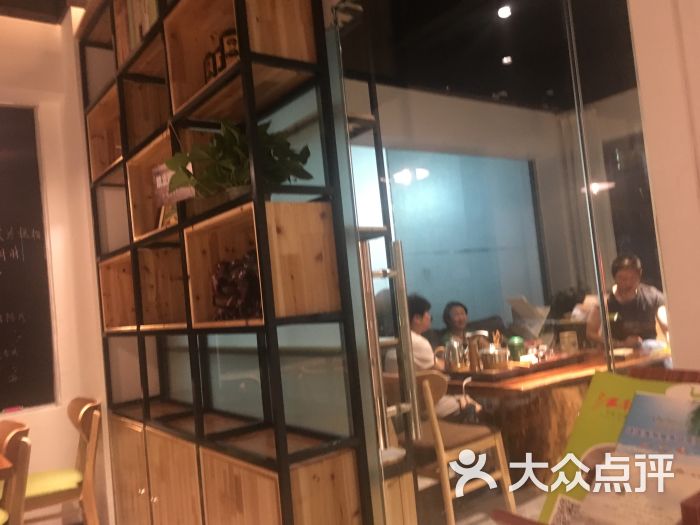 路漫漫:位置:在鼓楼府桥街,里面有一个.宁波美食