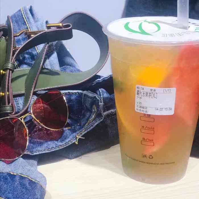 世界茶饮的奶茶真的是超大杯,量超级无敌多,口味也不错,点赞