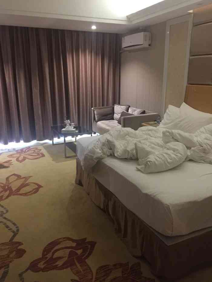 维也纳酒店(广州番禺桥南奥园广场店)
