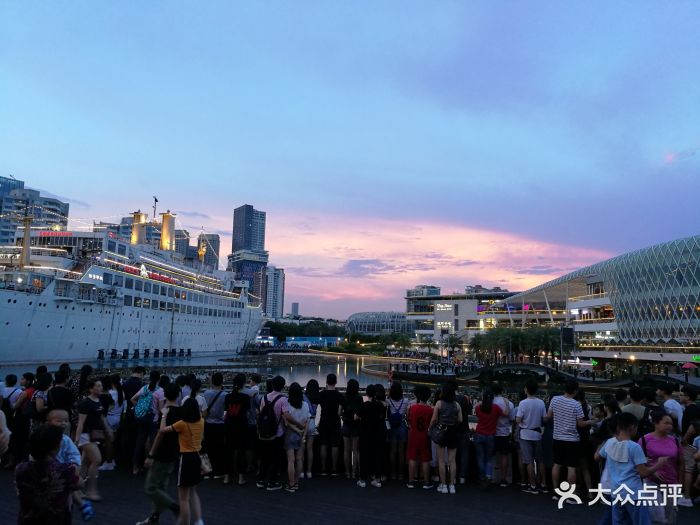 晚上专门开车去蛇口看海,非常舒服。坐电梯.